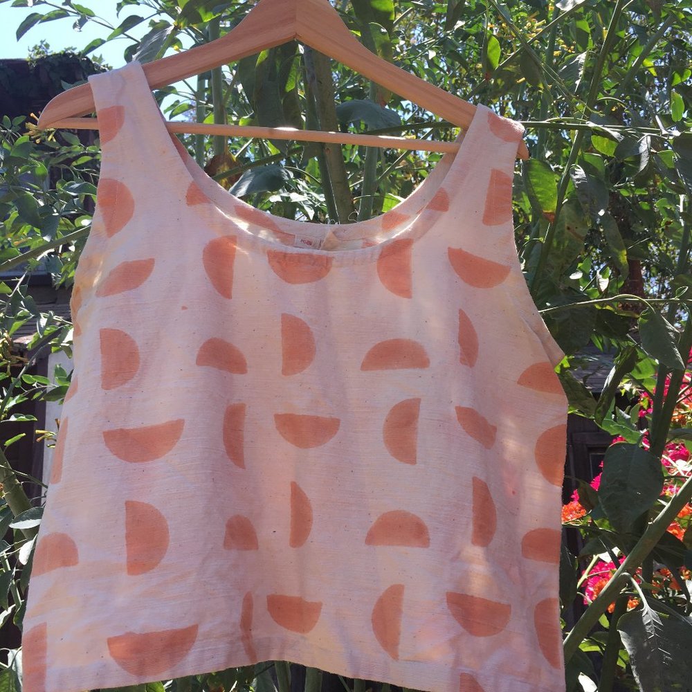 PO-EM Women’s Sleeveless Tank Top in cream with Peach Print - Picture 5 of 6